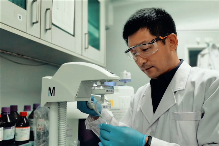 【甲子?xùn)|油情 百年大學(xué)夢(mèng)】東油學(xué)子風(fēng)采錄第七期 以“材”筑夢(mèng)，探微求真——記材料科學(xué)研究的東油追光者